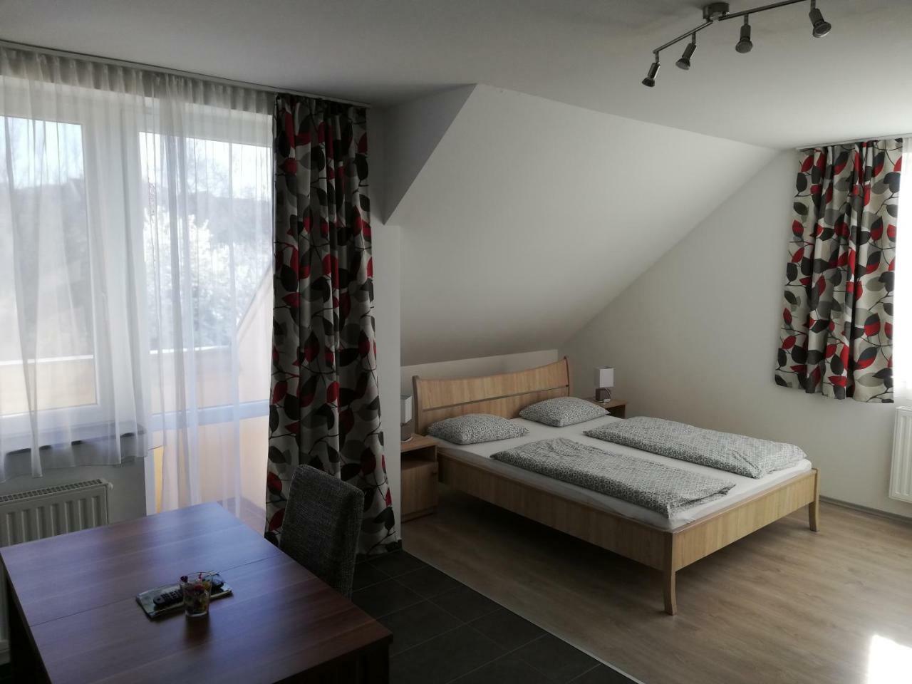 Apartman 25 Шопрон Экстерьер фото